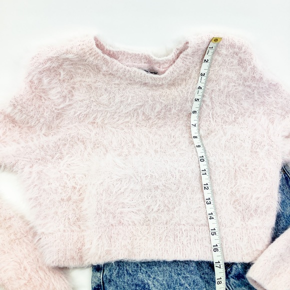 KENDALL & KYLIE PINK FUZZY CROP SWEATER SIZE SMALL - Picture 5 of 8